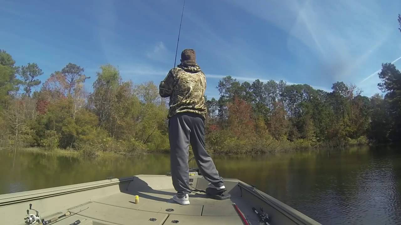 Lake Livingston bass fishing in late fall - YouTube
