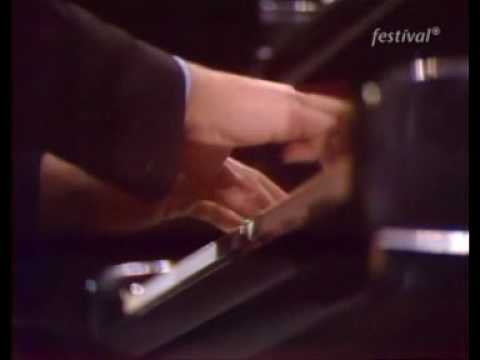 Putar Shostakovich: Scherzo for Piano, Op. 1a - Gidon Kremer