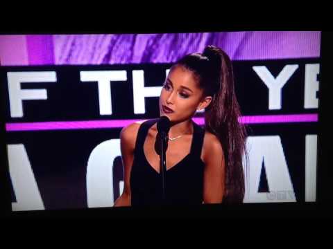 Ariana Grande Wins Artist of the Year AMA's 2016