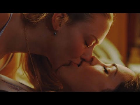 Megan Fox and Amanda Seyfried  Kissing Scene