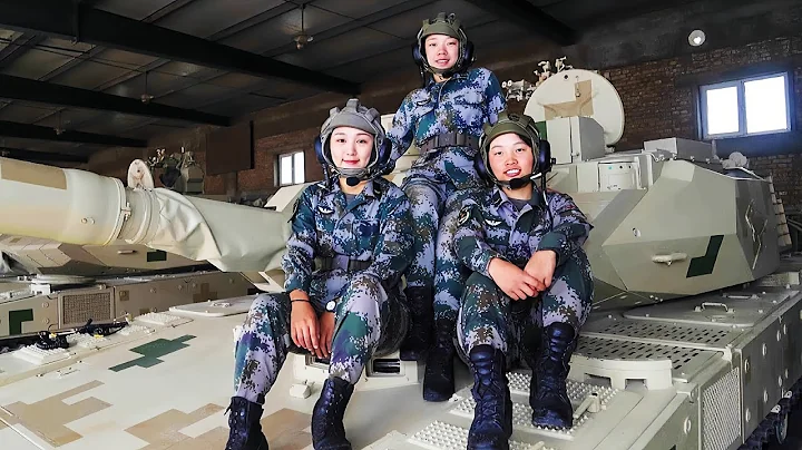 装甲女兵首次与男兵协同作战，维族女兵被严厉批评，姑娘们能否顶住压力？走进新疆军区坦克女兵/Women's Tank Squad Exercise in Xinjiang Military Region - 天天要闻