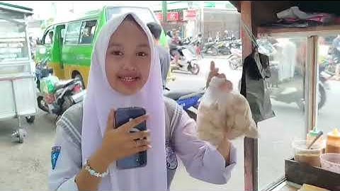 Tugas informatika kelas 9I kelompok 7 nge review makanan 