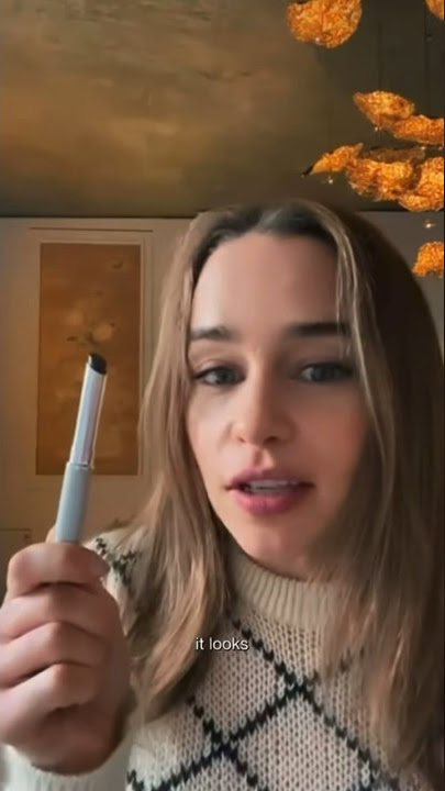 Emilia Clarke - Clinique Black Honey #emiliaclarke #daenerystargaryen #gameofthrones #clinique