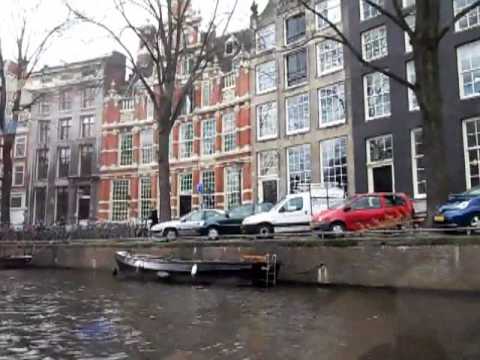 Videó: Gumiból Készült Cipő Található Az Amszterdam Utcáin