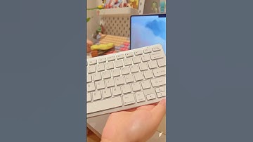 @Goojodoq I found a seek and classy Bluetooth keyboard! #wirelesskeyboard #bluetoothkeyboard