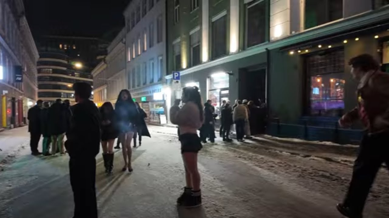 Oslo Crazy Nightlife Walk 🇳🇴 Snowy Bars & Slippery Streets | Norway 4K Winter Night Tour