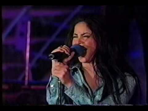 SHAKIRA - Te Espero Sentada (viña del mar - chile 1997).mpg