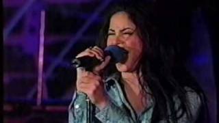 SHAKIRA - Te Espero Sentada (viña del mar - chile 1997).mpg