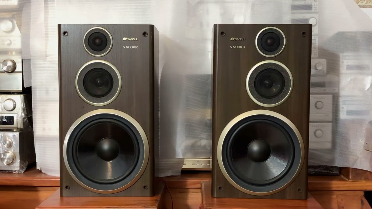 VINTAGE ACOUSTIC SANSUI MODEL S-900XR.3-tone medium bookshelf