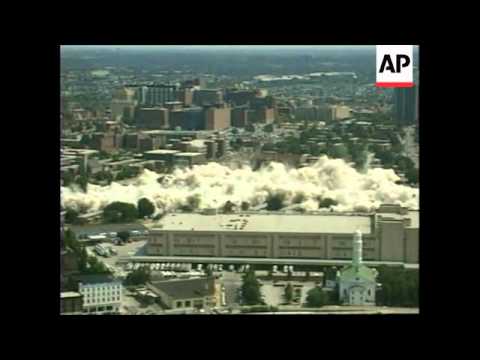 USA: BALTIMORE: LARGEST US HIGH RISE ESTATE IS DEMOLISHED