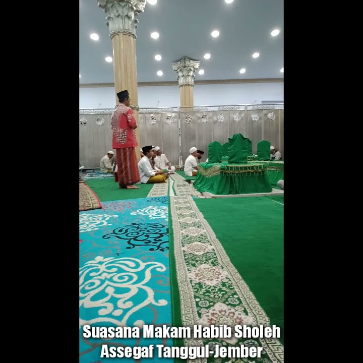 Story Wa; Suasana Makam AL-Habib Sholeh Bin Mukhsin Assegaf (Tanggul-Jember)