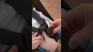 My fav stroller for on-the-go #stroller #reviews #momreview #strollers