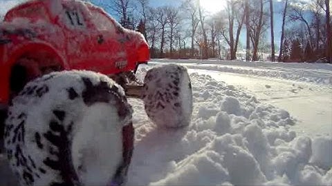 RC Overdose-Fighting Through Snow (TRX Stampede Adventure)(Trails &Frozen  pond)