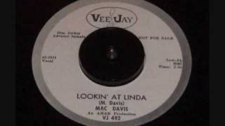 Mac Davis - LOOKIN' AT LINDA
