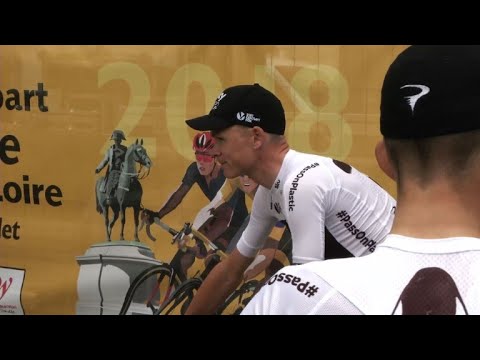 Video: Chris Froome se při prezentaci Tour de France setkal s pokřikem, protože obavy o bezpečnost rostou