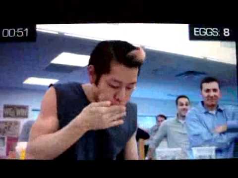 Takeru Kobayashi eats 32 eggs in one minute. - YouTube