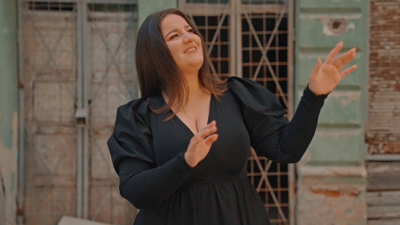 Iasmina Iova - Ia-ma de mana (Official Video)