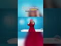 ¡Prepárate para sonreír con ella mientras toma una divertida selfie al estilo de Barbie! #ReinaDe...