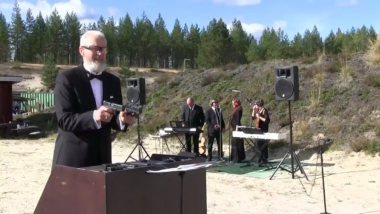 UNC playin with a glock pistol like ts is toy 😭🥀