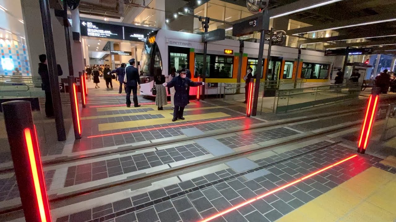 富山駅路面電車南北接続 東西自由通路通過 Youtube
