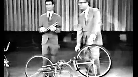Frank Zappa teaches Steve Allen to play The Bicycl...