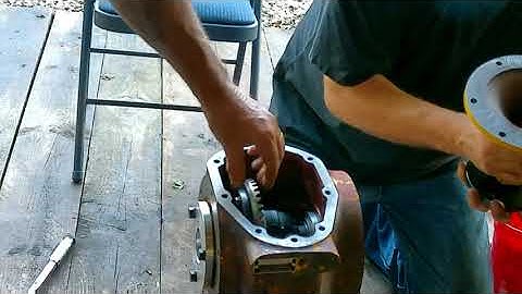 Mark Teaching Jr How to Build a Dodge Dart Rear end in a Cub-Cadet rear end housing Part1