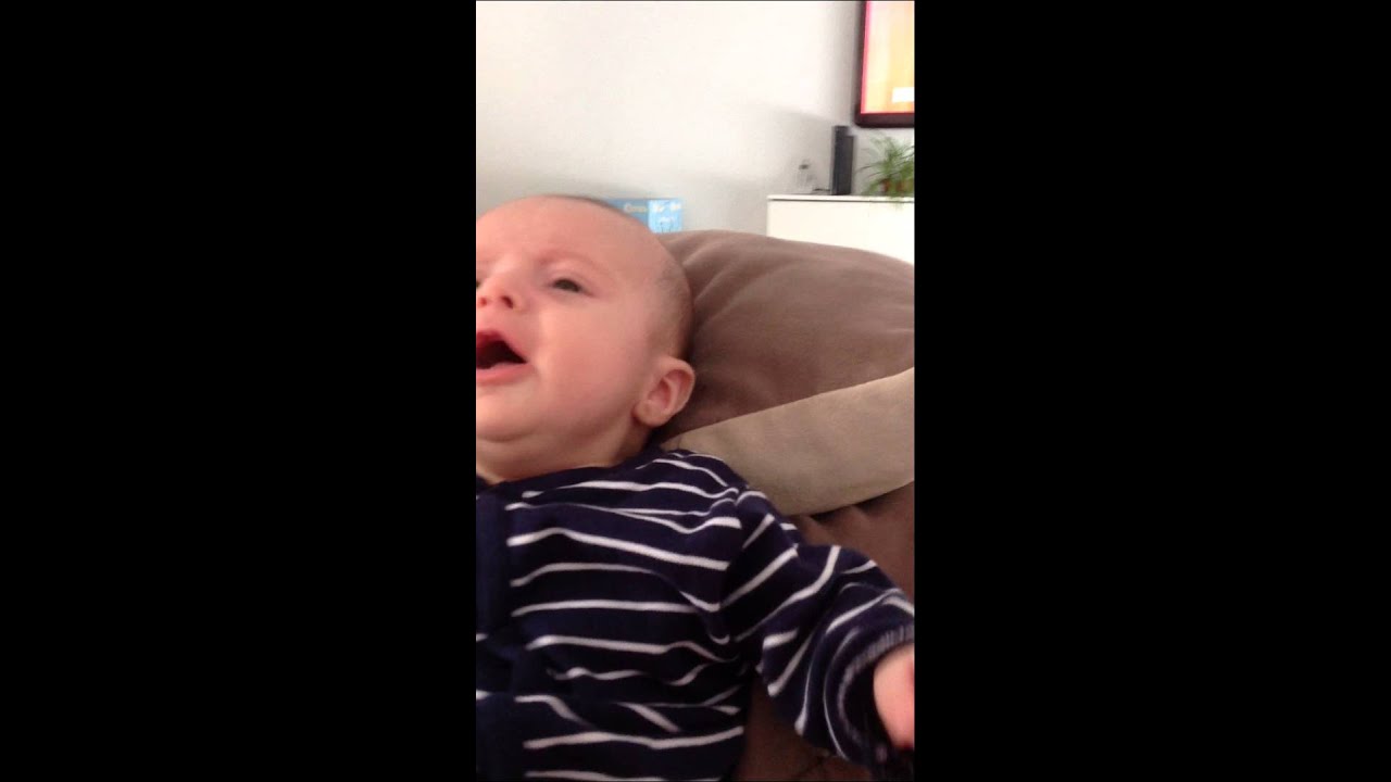 Bebe 2mois Et Demi Chante Avec Sa Maman Youtube