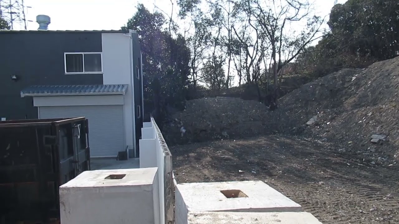 産廃残土放置現場　堺市北区中村町