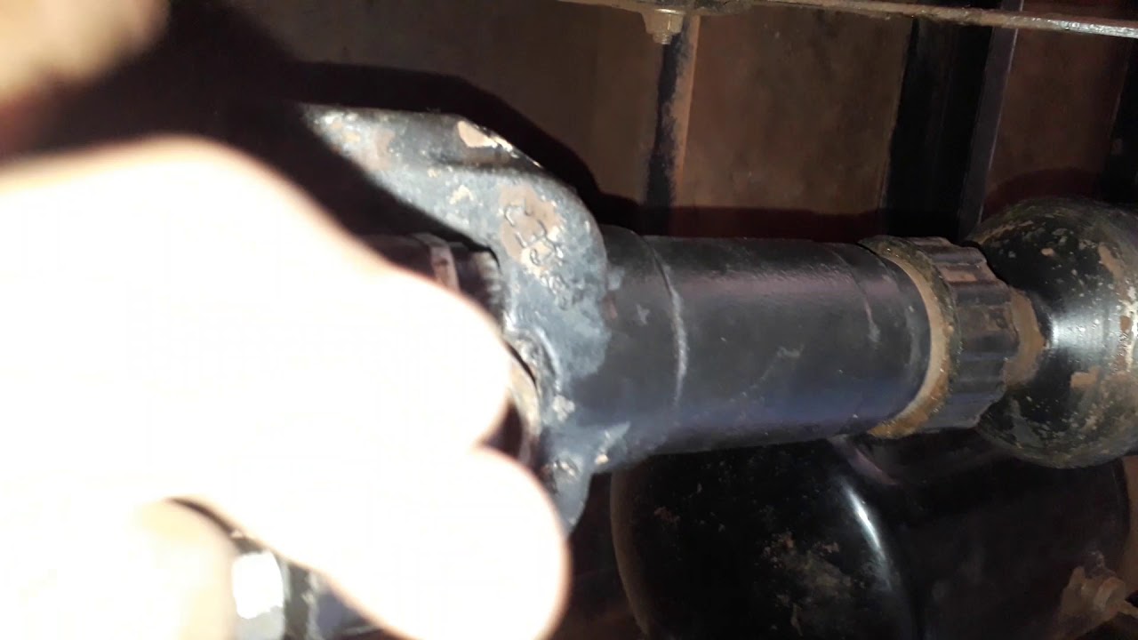 Trocando o rolamento do Cardan da Mb710(1) - YouTube