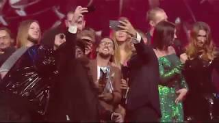 М1 Music Awards 2017: что происходит на сцене и чем удивляют зрителей М1 Music Awards 2017: что происходит на сцене и чем удивляют зрителей