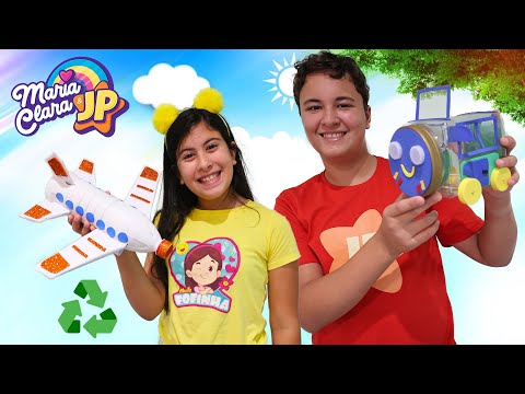 Maria Clara e JP ensinam a fazer brinquedos com materiais recicláveis ♻️ Dia da Terra 🌎