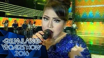 Wiwiek Sagita " Mendem Kangen " - Gemilang Roadshow Gresik (2/4)