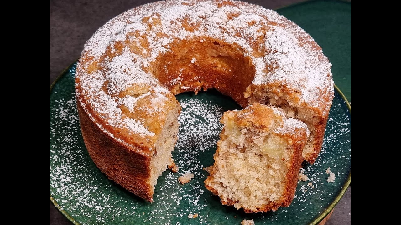 Si scioglie in bocca, questo e' il mio Ciambellone di mele e noci 🍀