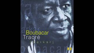 Video thumbnail of "Boubacar Traoré - Serrer la main"