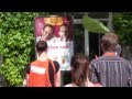 Cérémonie quotidienne de 16h dans la cour de la Bananeraie