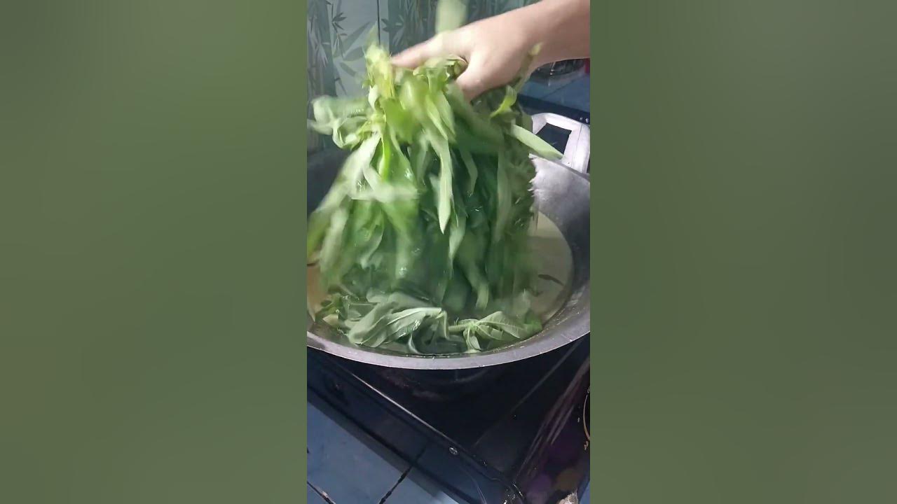 Gulai telur campur daun singkong