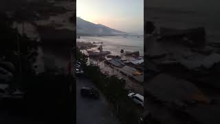 Detik-detik mobil Fortuner di hantam Tsunami Palu Ngeri banget!