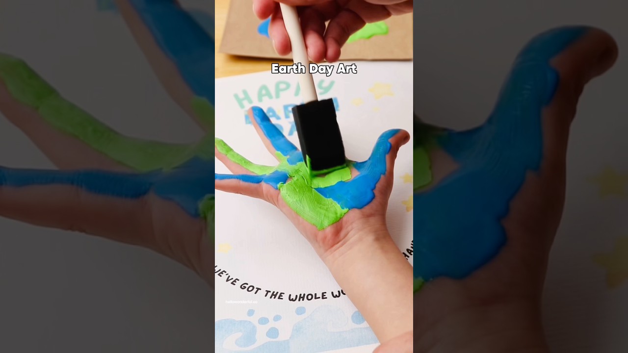 Make this beautiful earth day handprint art to celebrate 🌍 printable in description 👇🏼