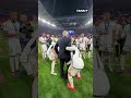 La clbration dancelotti avec ses joueurs  shorts