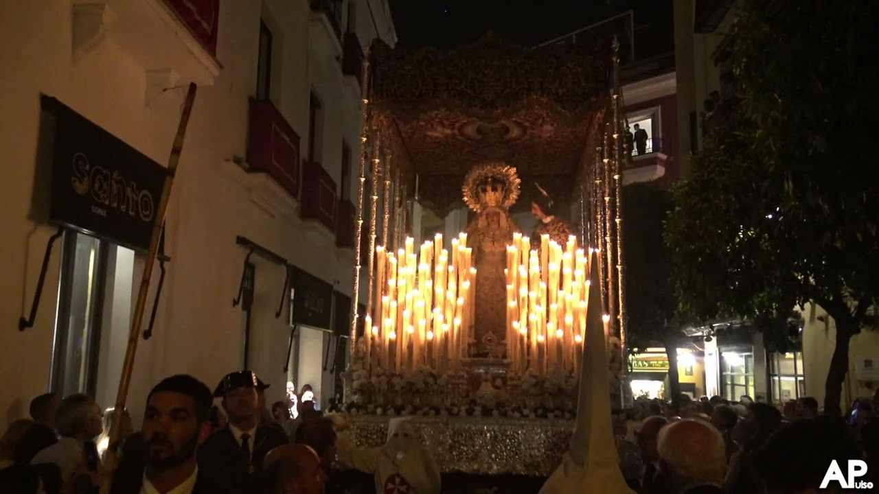 Virgen de La Amargura en la Cuesta del Bacalao con 