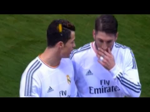 Lanzan un mechero a la cabeza de Cristiano Ronaldo / Atletico de Madrid 0-2 Real Madrid CF (11/2/14)