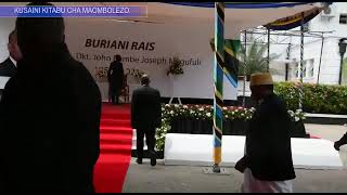 Download Majonzi Kifo Cha Magufuli, Makamu Wa Kwanza Wa Rais Asaini Kitabu Cha Maombolezo Video MP3 Majonzi Kifo Cha Magufuli, Makamu Wa Kwanza Wa Rais Asaini Kitabu Cha Maombolezo