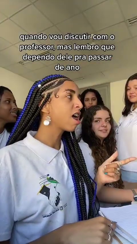 nas costas fala bosta