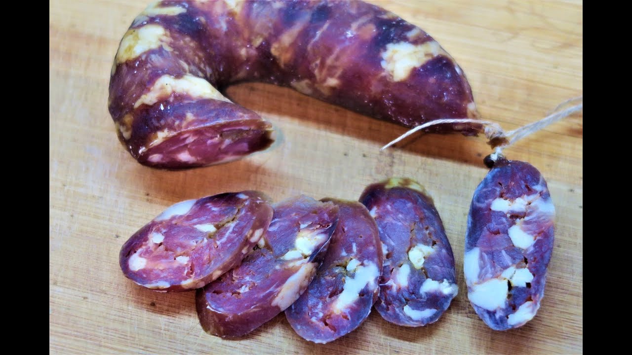 Вяленая колбаса высшего качества, очень вкусная и без всякой химии.