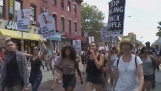 New Yorkers protest in solidarity with Ferguson