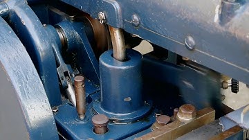 Unindentified classic metal hacksaw in action