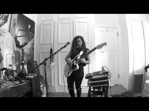 TASH SULTANA - NOTION (LIVE BEDROOM RECORDING)