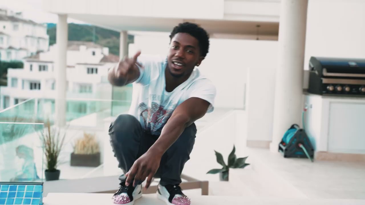 Eazy Swindles - Tracked Out [Official Music Video]