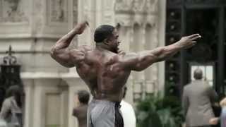 Geico      Woooooooooow    Body Builder Directing Traffic    