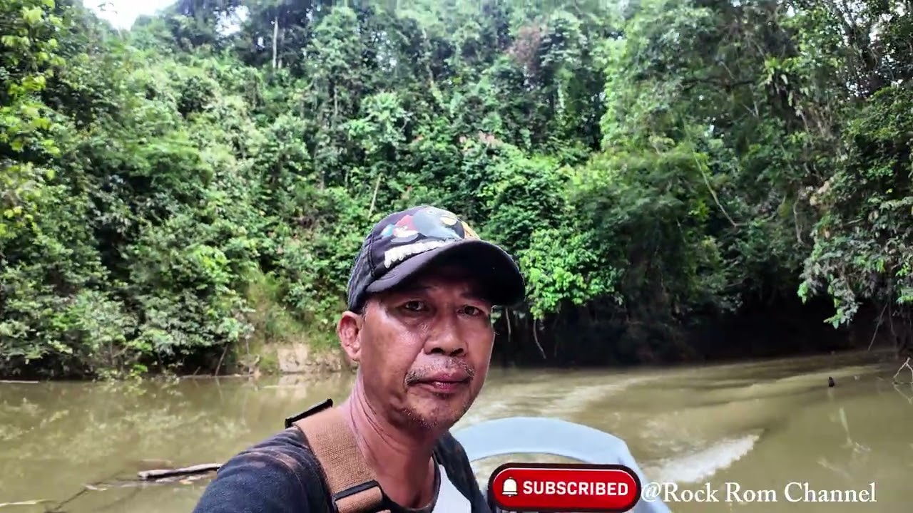 Ngenan pukat sambil nyuluh malam Ari ba sungai belawai.